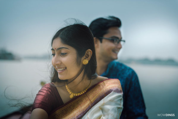 couple on the boat in Kolkata