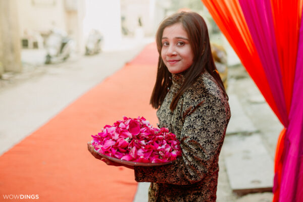 Guests are given a warm welcome with flower garlands and rose petals at a delhi muslim wedding