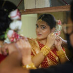 bengali bride wearing jewellery