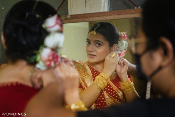 bengali bride wearing jewellery