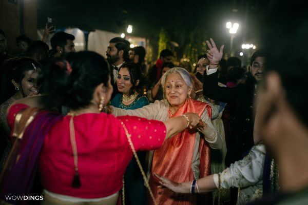 sarah Hashmi sister and mother dancing at her Wedding