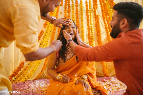 haldi ritual photography of hindu bride in lucknow