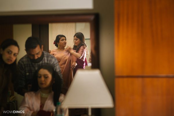 friends and family get ready for wedding candid photography in delhi
