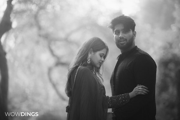 Pre-wedding intimate photography in Delhi streets