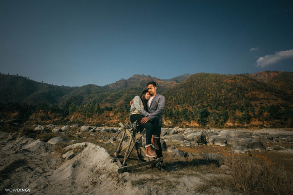 prewedding photoshoot of couple hugging each other
