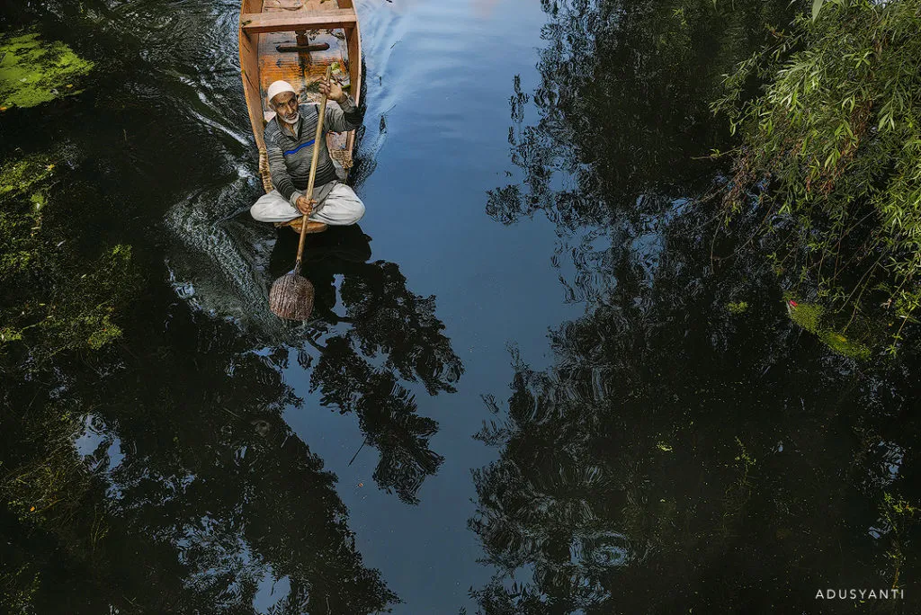 kashmiri boatman at dal lake 1024x684 1